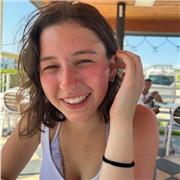 Studentessa del quinto anno di Liceo Linguistico e che ha vissuto un anno negli USA